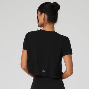 Alo Yoga Black Cropped Tee – Size S/M
Minimal black Alo